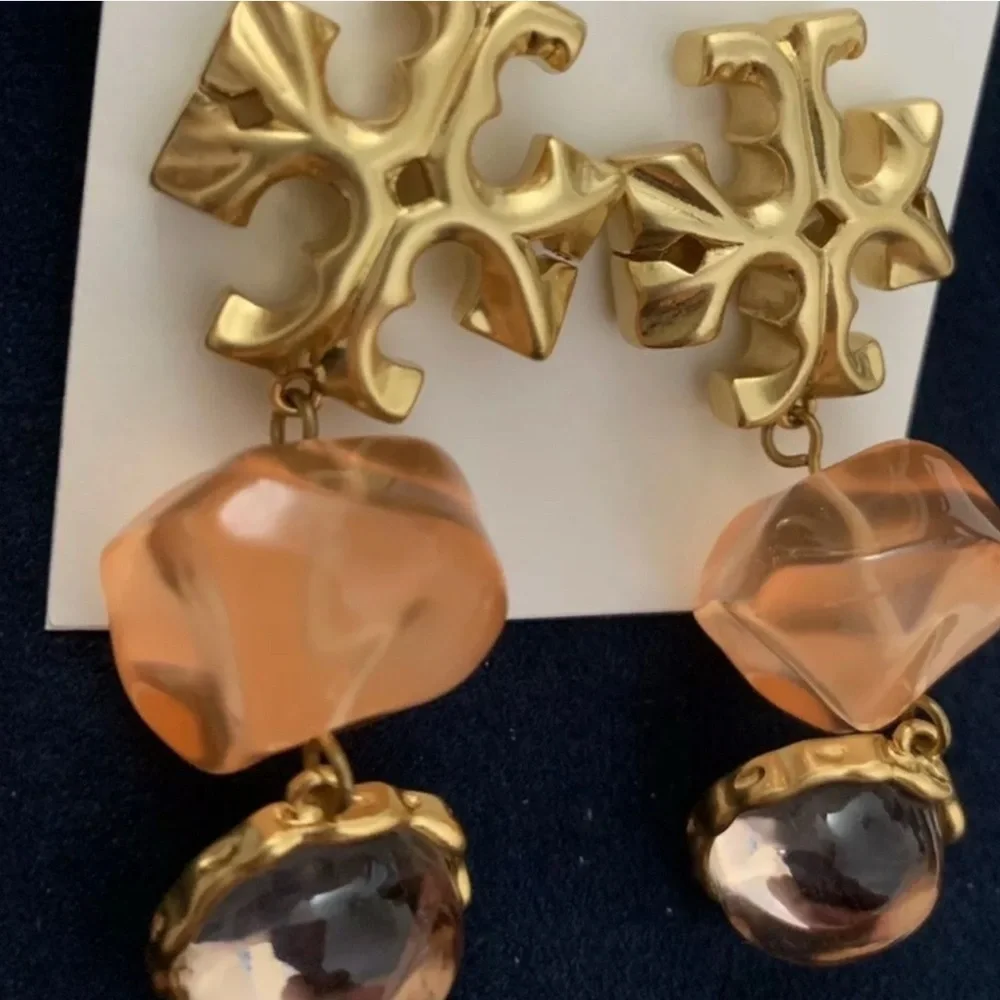Designers Brands For Customers That Love To Wear Casual and Elegant Accessories;